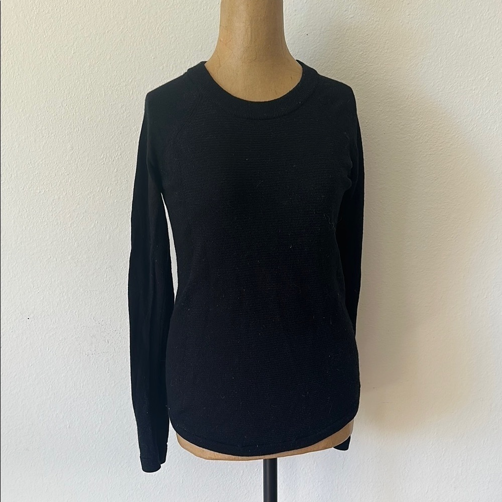 Lululemon sz 6 black merino sweater long sleeve great pre owned condition